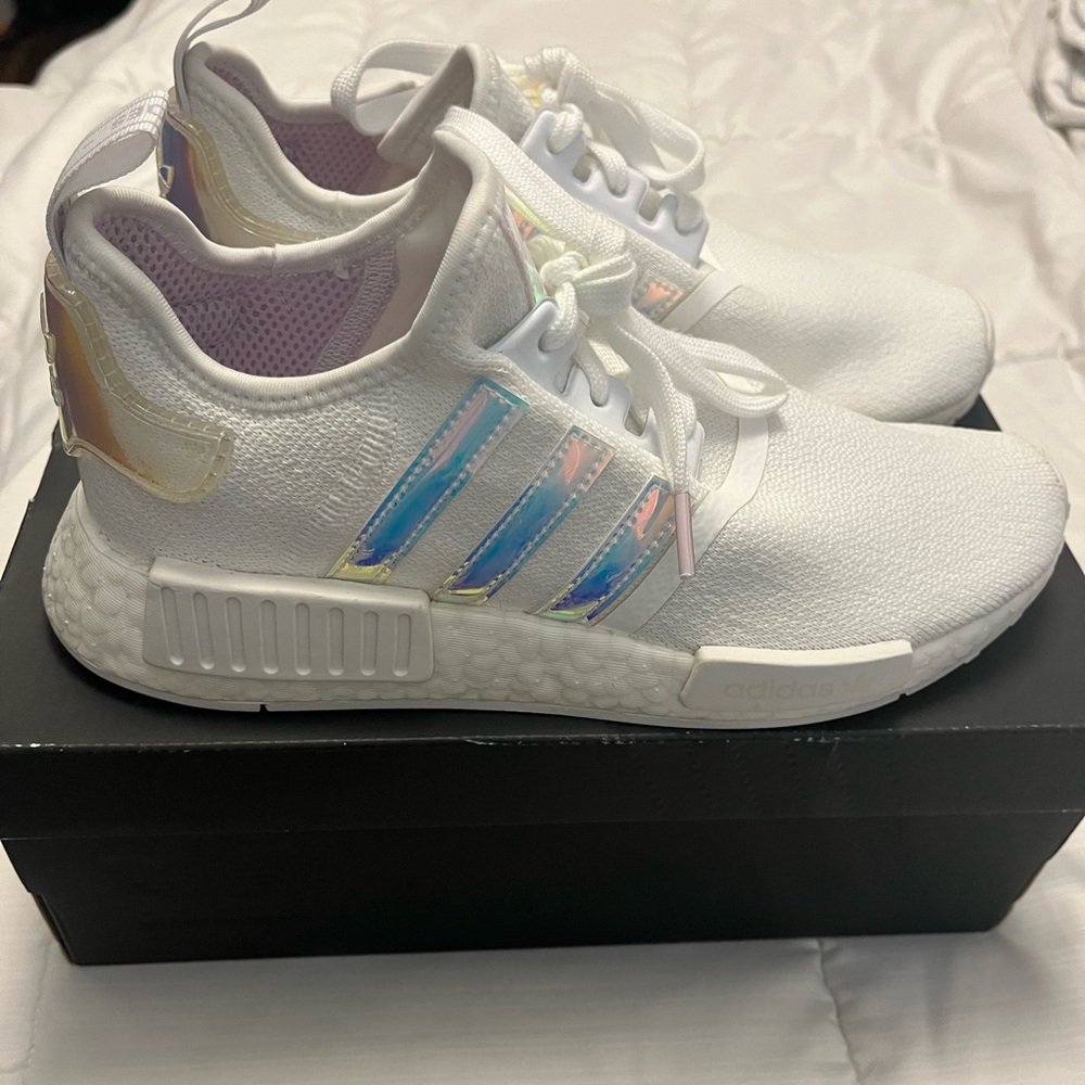 NWOT Women’s Nikes NMD R1 White Iridescent size 8